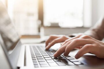 Facebook: Strafbarkeit eine Schülers wegen Beleidigung eines Lehrers auf Facebook