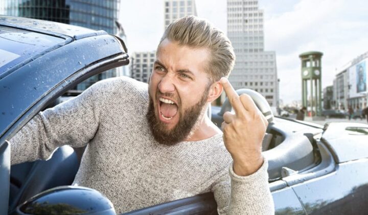 Verurteilung eines Kraftfahrers wegen Nötigung und Beleidigung eines Fahrradfahrers