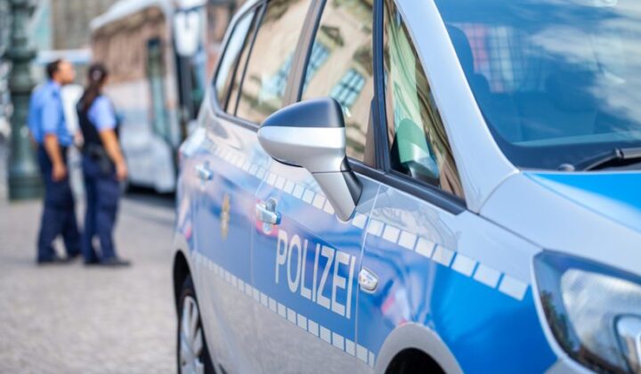 Polizisten als dumm, unfähig, schikanös, machtversessen und niveaulos bezeichnet