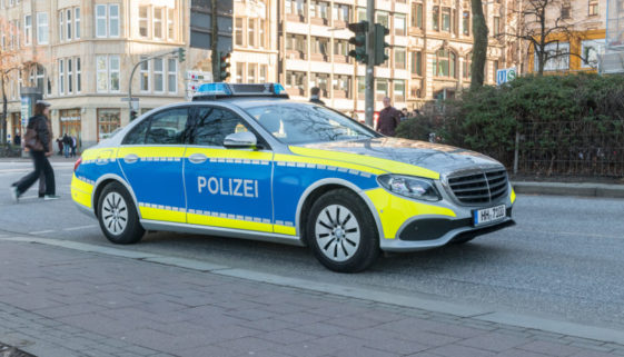 Flucht vor Polizeifahrzeug mit Fahrzeug ein Kraftfahrzeugrennen?