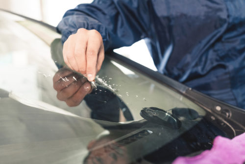 Kaskoschadenabrechnung – Windschutzscheibenreparatur mit Verzicht auf Selbstbeteiligung - Betrug