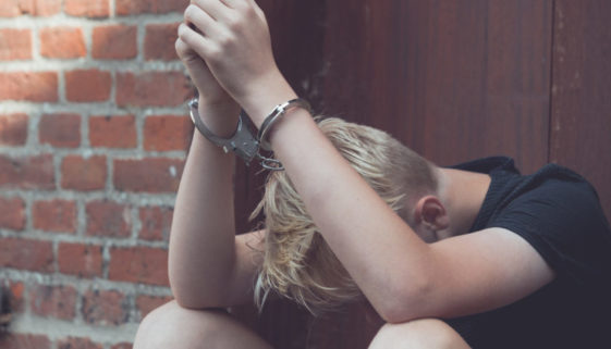 Verhängung einer Jugendstrafe wegen der Schwere der Schuld