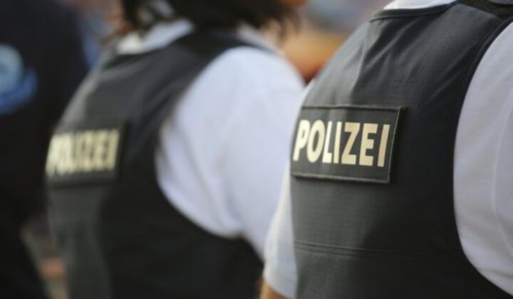 Polizistenbeleidigung – Bezeichnung als „begnadeter Vollpfosten“ und habe eine Profilneurose