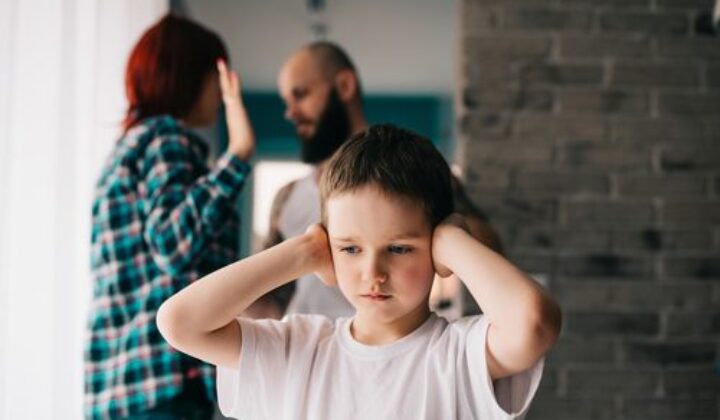 Üble Nachrede – Äußerungen über Partnerschaftsgewalt und Kindeswohlgefährdung in einer Familie