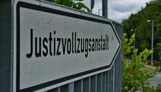 Erzwingungshaft bei geringer Geldbuße zu Lasten eines Sozialhilfeempfängers