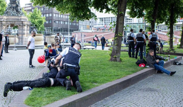 Widerstand gegen Vollstreckungsbeamte – Rechtmäßigkeit der Diensthandlung