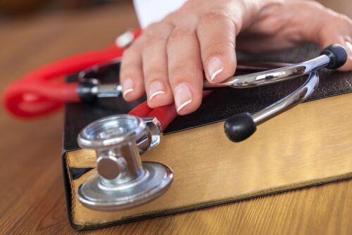Strafbarkeit Arzt bei verschwiegenen Gesundheitsproblemen