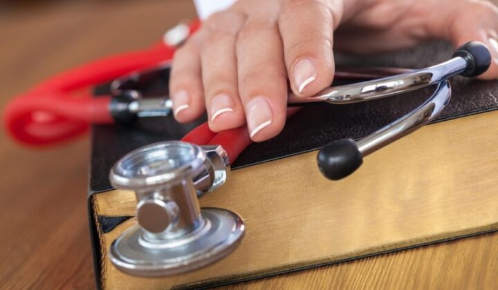Strafbarkeit Arzt bei verschwiegenen Gesundheitsproblemen