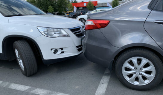 Verkehrsunfallflucht – Fahrzeugkollision Ausparken