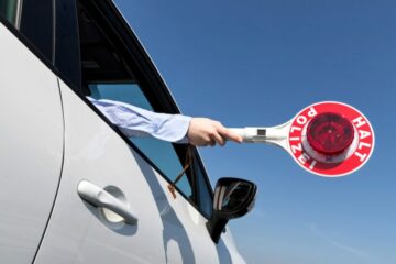 Fahren ohne Fahrerlaubnis – Anhalten wegen Geschwindigkeitsverstoß – Dauerstraftat