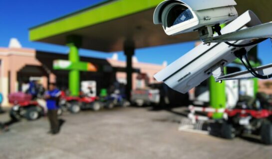 Anbringen falscher Fahrzeugkennzeichen für Tankbetrug
