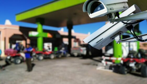Anbringen falscher Fahrzeugkennzeichen für Tankbetrug