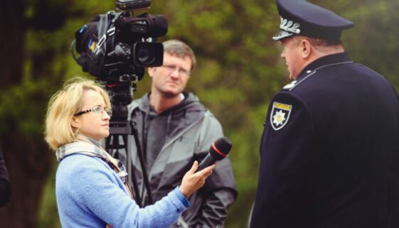Aufnehmen einer Äußerung eines Polizeibeamten im öffentlichen Raum