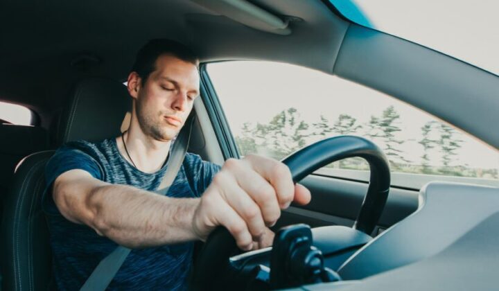 Sekundenschlaf § 315c I Nr. 1b StGB – Absehen von Fahrerlaubnisentziehung