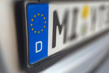 Kennzeichenmissbrauch und Urkundenfälschung