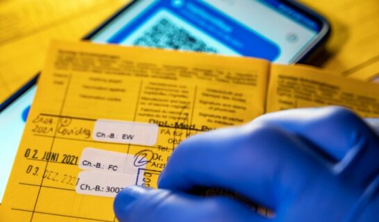Ärztlich ausgestellte Impfunfähigkeitsbescheinigung ist Gesundheitszeugnis i.S.d. § 278 StGB