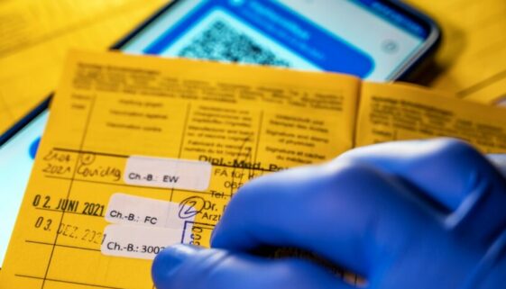 ärztlich ausgestellte Impfunfähigkeitsbescheinigung ist Gesundheitszeugnis i.S.d. § 278 StGB