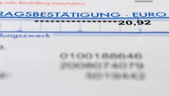 Strafbares Erteilen eines Überweisungsauftrags vom Konto eines Dritten