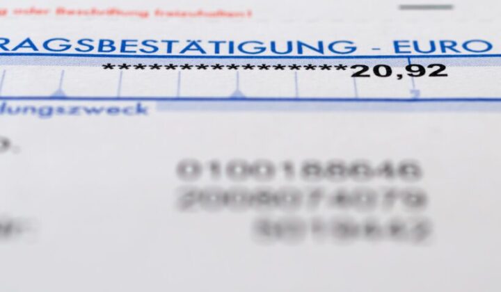Strafbares Erteilen eines Überweisungsauftrags vom Konto eines Dritten