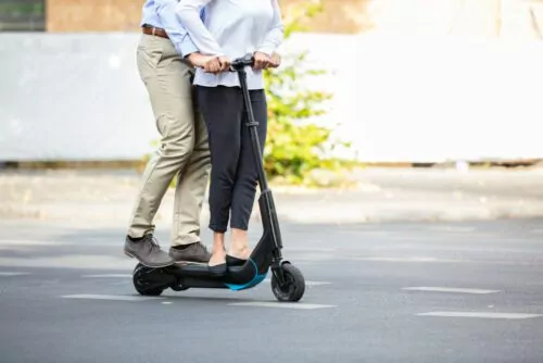 E-Scooter-Fahrt als Sozius mit Händen am Lenker – Trunkenheitsfahrt?