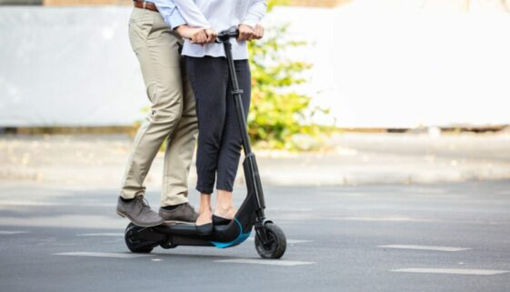 E-Scooter-Fahrt als Sozius mit Händen am Lenker – Trunkenheitsfahrt?