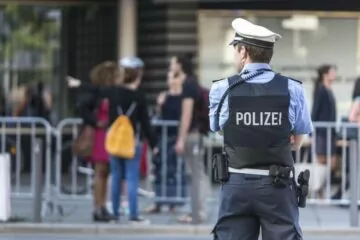 Bezeichnung von Polizeibeamten als Flitzpiepen – Meinungsäußerung