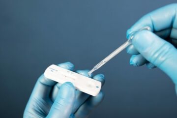 Corona-Infektion – Berufungsverwerfung – genügende Entschuldigung – Foto vom Selbsttest