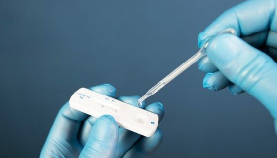 Corona-Infektion – Berufungsverwerfung - genügende Entschuldigung - Foto vom Selbsttest