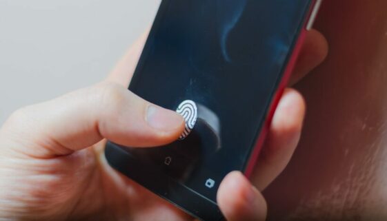 Entsperren Mobiltelefon mit zwangsweise abgenommenen Fingerabdruck