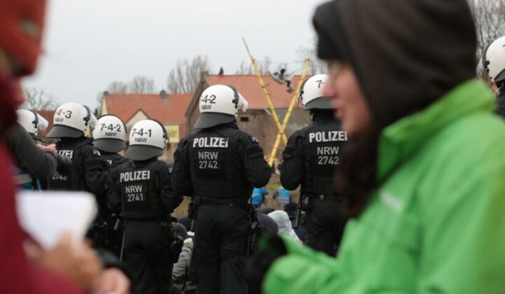 Klimaaktivist – Hausfriedensbruch, Rechtsfertigungsgrund, Entschuldigungsgrund
