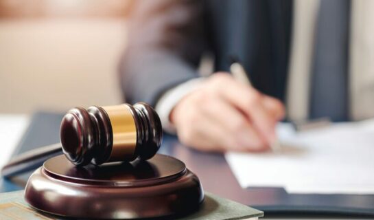 Strafbefehl – Gericht kann abweichende Kostenentscheidung erlassen
