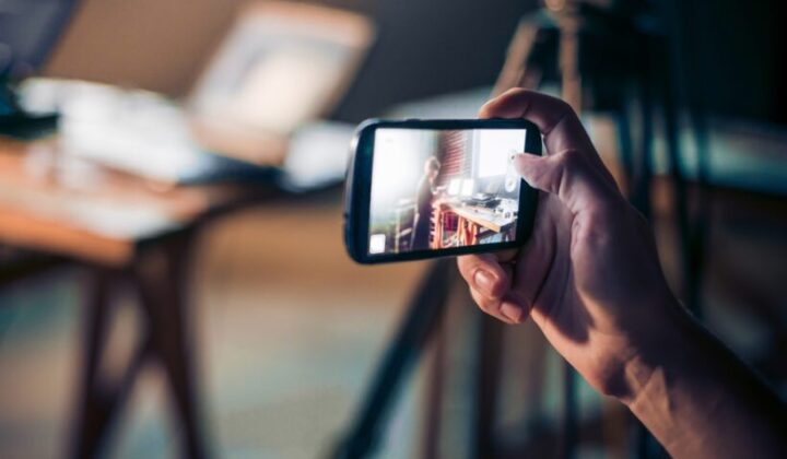 Mobiltelefonbeschlagnahme bei Fotografieren von fremden Personen zu privaten Zwecken