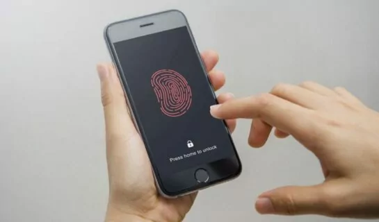 Entsperrung eines Smartphones mittels Finger des Beschuldigten