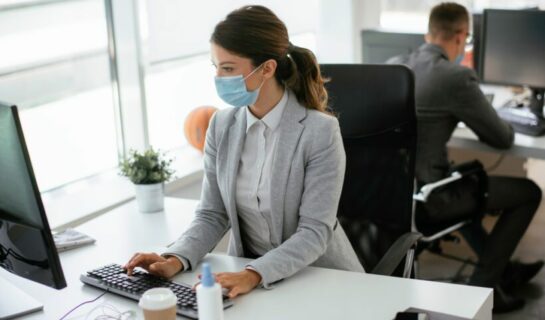 Pandemiebedingte Maskenpflicht an Arbeitsstätte – Verstoß