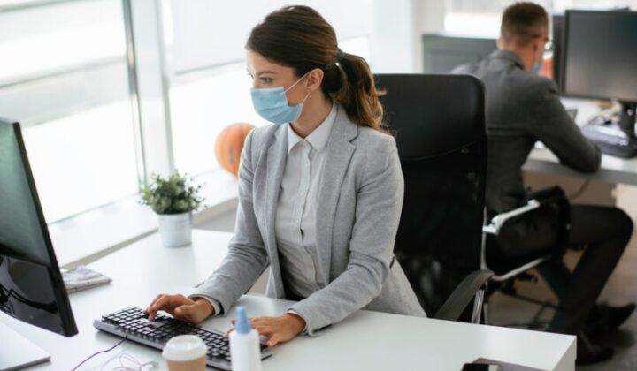 Pandemiebedingte Maskenpflicht an Arbeitsstätte – Verstoß