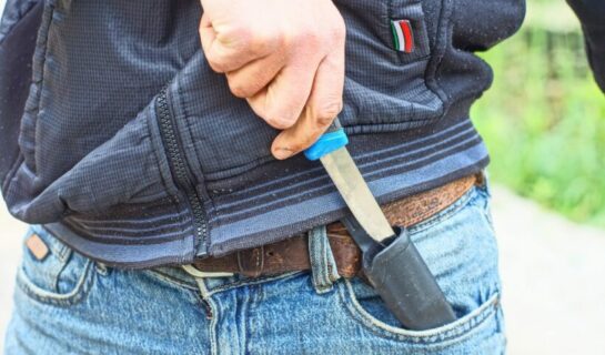 Handeltreiben mit Betäubungsmitteln und unerlaubter Besitz von Springmessern
