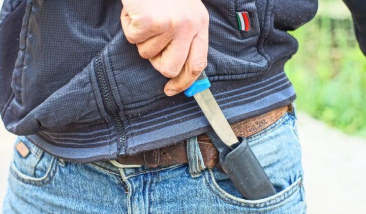 Handeltreiben mit Betäubungsmitteln und unerlaubter Besitz von Springmessern