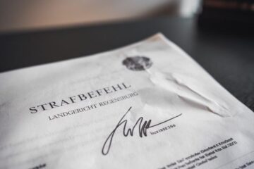 Unterschriftserfordernis bei Strafbefehl, Urteil und Verfügungen