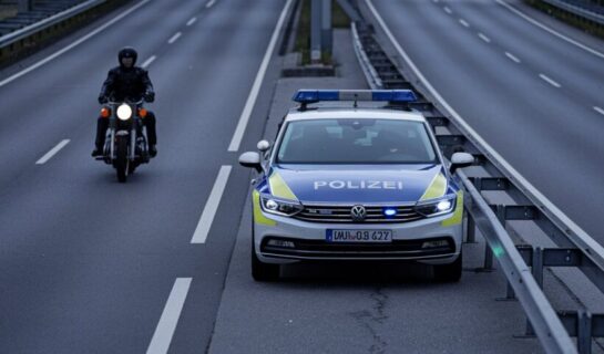 Pflichtwidriges Handeln Polizeibeamter bei Beschuldigtenverfolgung auf Autobahn