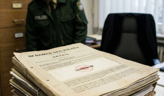 Schmerzensgeld im Strafprozess: Warum die Sofortige Beschwerde scheitert.