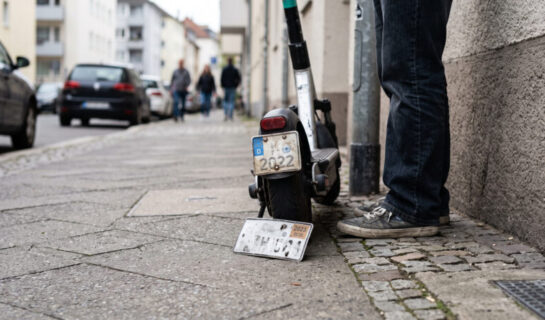 Aussetzung der Reststrafe: Erstverbüßer erhält nach E-Scooter-Verstoß keine Bewährung